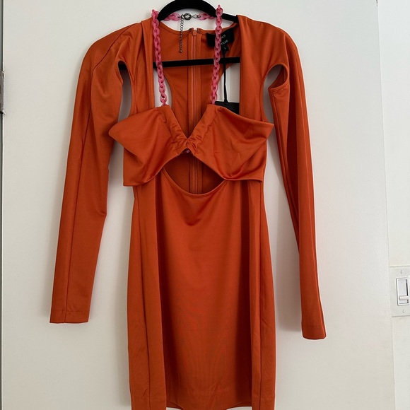 Elegant Orange Long-Sleeve Dress - Picture 2 of 5